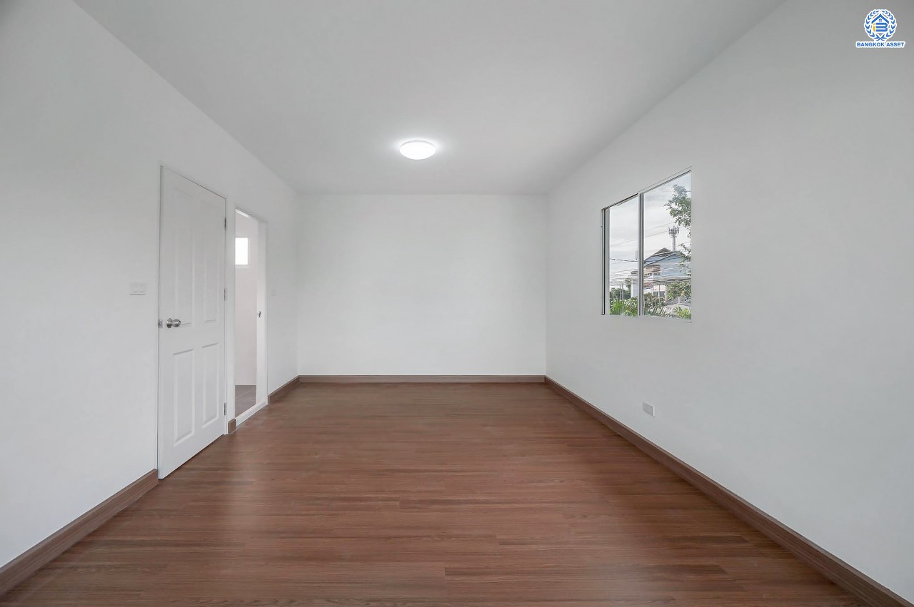 บ้านมือสองตกแต่งใหม่ โครงการ พฤกษาวิลเลจ10 บางใหญ่ หลังมุม เนื้อที่ 61 ตร.ว. ตอบโจทย์ทุกการอยู่อาศัย ฟังก์ชัน 3 ห้องนอน 2 ห้องน้ำ 1 ที่จอดรถ บรรยากาศเป็นส่วนตัว บนทำเลศักยภาพ เชื่อมต่อถนนกาญจนาภิเษก ใกล้เซ็นทรัลเวสต์เกต ทางด่วน "ศรีรัช" และรถไฟฟ้า "สถานีตลาดบางใหญ่"